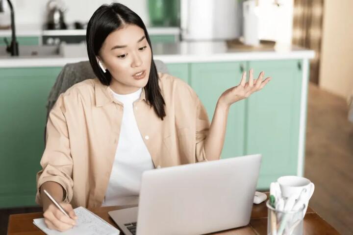 The ROI of Outsourcing: When to Hire a Virtual Assistant